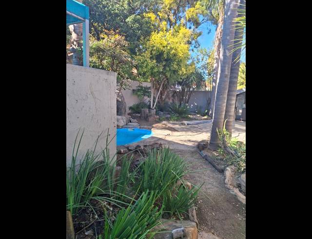 2 BEDROOM TOWNHOUSE FOR SALE IN VANDERBIJLPARK SE 3
